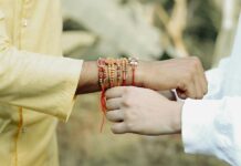 जानें कितने समय तक बांधे भाईयों के कलाई में राखी, कितनी गांठ बांधनी चाहिए?