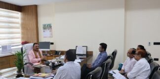 मंत्री जायसवाल ने ली विभागीय योजनाओं की जानकारी