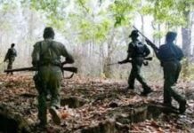 नक्सलियों ने 2 युवकों को उतारा मौत के घाट