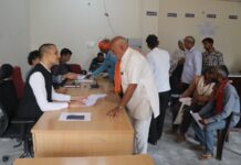 मुरैना- जनसुनवाई में 570 नागरिकों की समस्याएँ सुनीं, कलेक्टर ने अधिकारियों को शीघ्र निराकरण के निर्देश दिए