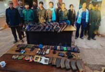 1 करोड़ के इनामी नक्सली ने अपने 11 साथियों के साथ सरेंडर किया