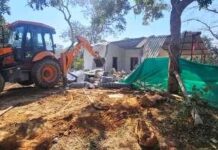 वन भूमि से अतिक्रमण हटाने पर जिला प्रशासन की सख्ती, दो दिनों में करीब 100 मकान हटाए गए