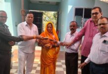 प्रधान पाठक संघ ब्लाक बिलाईगढ़ ने पीड़ित परिवार को दी आर्थिक सहायता