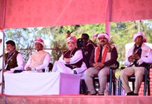 अमित शाह ने देखा बस्तर की जनजातीय विरासत का वैभव, विजेता दलों से मिलकर बढ़ाया उत्साह