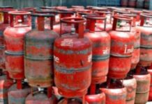 एलपीजी सिलेंडर आपूर्ति पर केंद्र सख्त, जमाखोरी रोकने के लिए एस्मा लागू