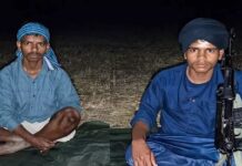 कांकेर में दो इनामी नक्सलियों ने किया आत्मसमर्पण, AK-47 के साथ पहुंचे पुलिस के पास