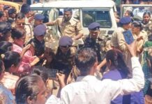 ‘रोजी-रोटी पर वार’: गुढ़ियारी में चौड़ीकरण के खिलाफ जोरदार विरोध