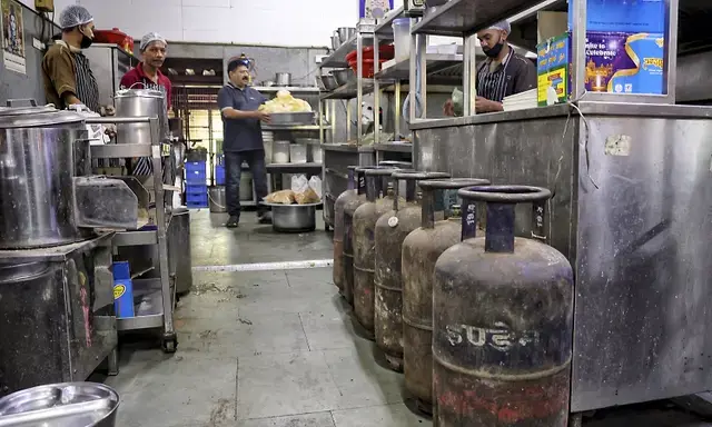 गैस संकट के बीच बड़ा कदम,अब होटल-रेस्टोरेंट्स को PNG कनेक्शन में मिलेगी प्राथमिकता