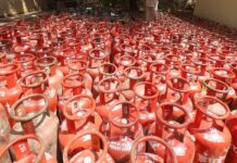 भोपाल में एलपीजी सिलेंडर संकट छोटे कारोबारियों पर बढ़ता दबाव, राहत की कोशिशें जारी ? भोपाल में एलपीजी सिलेंडर संकट छोटे कारोबारियों पर बढ़ता दबाव, राहत की कोशिशें जारी ?