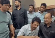 नवाजुद्दीन सिद्दीकी ने मुजफ्फरनगर में खरीदे 55 बीघा जमीन, गांव से फिर जुड़ते दिखे अभिनेता नवाजुद्दीन सिद्दीकी ने मुजफ्फरनगर में खरीदे 55 बीघा जमीन, गांव से फिर जुड़ते दिखे अभिनेता