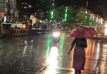 यूपी में बदला मौसम: बारिश, तेज हवाएं और गिरता तापमान लोगों को दे रहा राहत यूपी में बदला मौसम: बारिश, तेज हवाएं और गिरता तापमान लोगों को दे रहा राहत