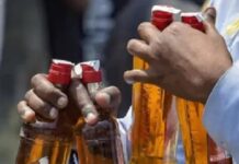कांच से प्लास्टिक तक बदलाव: रायपुर में नई पैकेजिंग में देशी शराब की शुरुआत