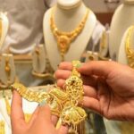 सोना-चांदी में गिरावट, मजबूत डॉलर और वैश्विक अनिश्चितता का असर