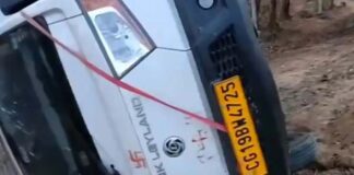 चौथिया कार्यक्रम में जा रही पिकअप पलटी, 1 की मौत, 17 घायल