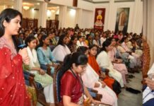 राज्यपाल ने छात्राओं से किया संवाद, सफलता के सूत्र साझा