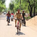 पीएम मोदी की अपील से प्रेरित पहल: साइकिल से ऑफिस पहुंचे कबीरधाम एसपी, कर्मचारियों को दिया ऊर्जा बचत का संदेश