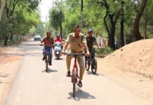 पीएम मोदी की अपील से प्रेरित पहल: साइकिल से ऑफिस पहुंचे कबीरधाम एसपी, कर्मचारियों को दिया ऊर्जा बचत का संदेश