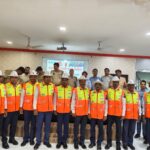 ट्रैफिक जवानों को मिली हाईटेक सेफ्टी जैकेट और इको-फ्रेंडली वॉटर बॉटल