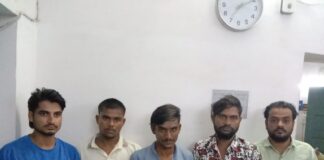 अश्लील वीडियो बनाकर ब्लैकमेल करने वाले 5 आरोपी और एक नाबालिग पकड़े गए