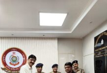 लूट के आरोपी को पकड़ने में मदद करने वाले युवक का रायपुर पुलिस ने किया सम्मान