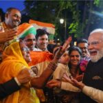 पेरिस पहुंचने पर पीएम मोदी का भारतीय समुदाय ने किया गर्मजोशी से स्वागत