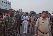 पश्चिम बंगाल: मालदा में पूर्व टीएमसी नेता बकुल शेख को पुलिस ने सार्वजनिक रूप से घुमाया