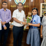 रायपुर की बेटी बनाएगी सैटेलाइट, कलेक्टर ने किया सम्मानित
