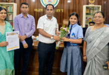 रायपुर की बेटी बनाएगी सैटेलाइट, कलेक्टर ने किया सम्मानित