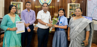 रायपुर की बेटी बनाएगी सैटेलाइट, कलेक्टर ने किया सम्मानित