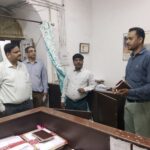 संभागायुक्त कर्मवीर शर्मा ने किया संभागीय कार्यालय का निरीक्षण