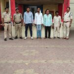 ईदगाहभाठा में सट्टा खिलाते चार आरोपी गिरफ्तार, 20 हजार से अधिक नगदी जब्त