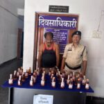 पुलिस की निगरानी से नहीं बच सका बदमाश, अवैध शराब बेचते रंगे हाथ गिरफ्तार