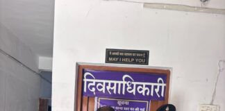 पुलिस की निगरानी से नहीं बच सका बदमाश, अवैध शराब बेचते रंगे हाथ गिरफ्तार