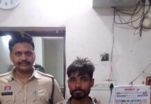 तलवार लहराकर राहगीरों में दहशत फैलाने वाला युवक गिरफ्तार
