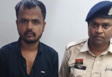 सार्वजनिक स्थान पर चाकू लहराकर लोगों को डराने वाला युवक गिरफ्तार