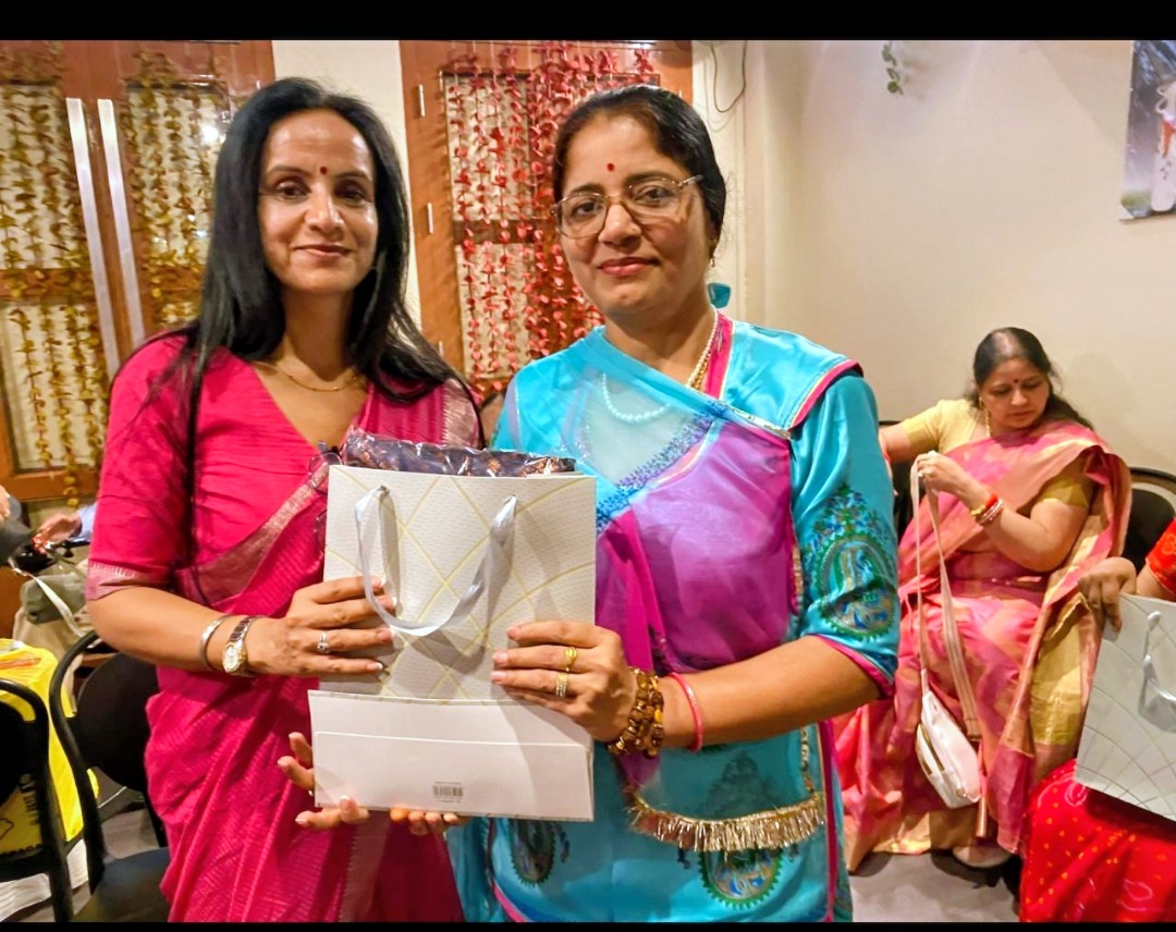 🙏 मुख्य अतिथि द्वारा विशेष उपहार
