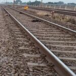 रेलवे ट्रैक पार करते समय ट्रेन की चपेट में आने से महिला की मौत