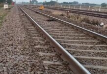 रेलवे ट्रैक पार करते समय ट्रेन की चपेट में आने से महिला की मौत