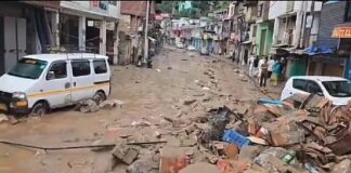 जम्मू-कश्मीर: डोडा में बारिश बनी आफत: फ्लैश फ्लड से मची तबाही, सड़कें मलबे में दबीं, कई वाहन बहकर पहुंचे चिनाब नदी तक