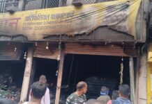 रामसागरपारा की दुकान में लगी आग, पुलिस और फायर ब्रिगेड की तत्परता से टला बड़ा हादसा