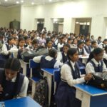 रायपुर पुलिस का ‘छात्र-छात्राओं से संवाद’ अभियान शुरू, छात्राओं को सुरक्षा के प्रति किया जागरूक