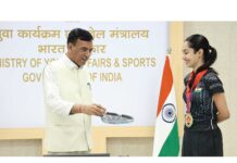 वर्ल्ड जूनियर स्क्वैश चैंपियनशिप के पदक विजेताओं का केंद्रीय खेल मंत्री ने किया सम्मान