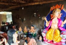 गणपति बप्पा की प्रतिमा बनाकर बस्तर की महिलाओं ने कमाए 1.80 लाख रुपये