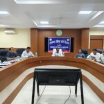 बारिश से क्षतिग्रस्त सड़कों की मरम्मत में तेजी लाएं संबंधित विभाग : कलेक्टर अजीत वसंत