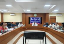 बारिश से क्षतिग्रस्त सड़कों की मरम्मत में तेजी लाएं संबंधित विभाग : कलेक्टर अजीत वसंत