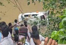 नलखेड़ा में बड़ा हादसा: बारिश से उफने नाले में बही श्रद्धालुओं की कार, 8 की मौत