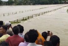 खारून का रौद्र रूप! महादेव घाट का पुल डूबा, ऊपर से बह रहा 2 फीट पानी