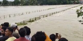 खारून का रौद्र रूप! महादेव घाट का पुल डूबा, ऊपर से बह रहा 2 फीट पानी