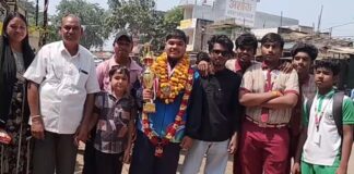 भटगांव के मनीष रात्रे ने इंटरनेशनल कराटे चैम्पियनशिप में जीता गोल्ड, लौटने पर हुआ जोरदार स्वागत