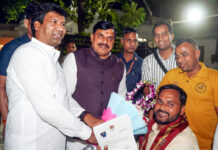 पद्मश्री सत्येंद्र सिंह लोहिया तीसरी बार पार करेंगे इंग्लिश चैनल, CM मोहन यादव से की मुलाकात